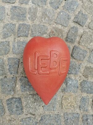 Herz Liebe, ca. H10cm B14cm L21cm, Keramik; SONDERPREIS statt 69,50
