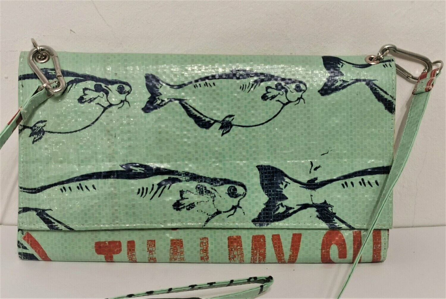 Tasche Clutch light grün UPCYCLING, ca. H14,5cm B25cm T3cm, Kunststoff - AKTION