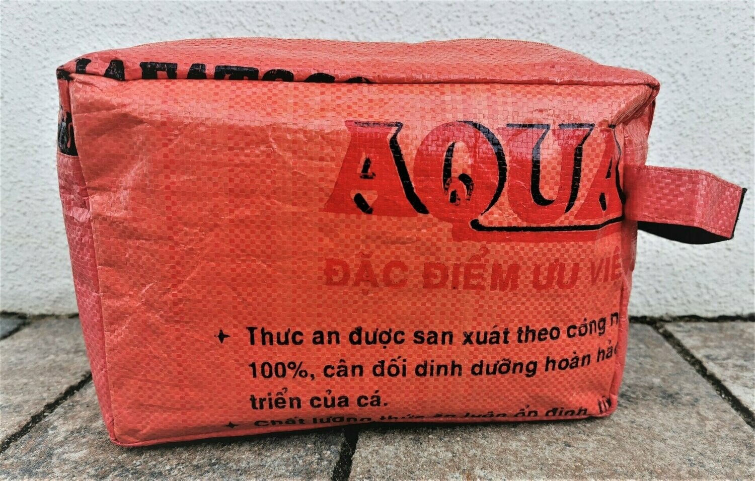 Toilet Bag orange UPCYCLING, ca. H18cm B27cm T9,5cm, Kunststoff
