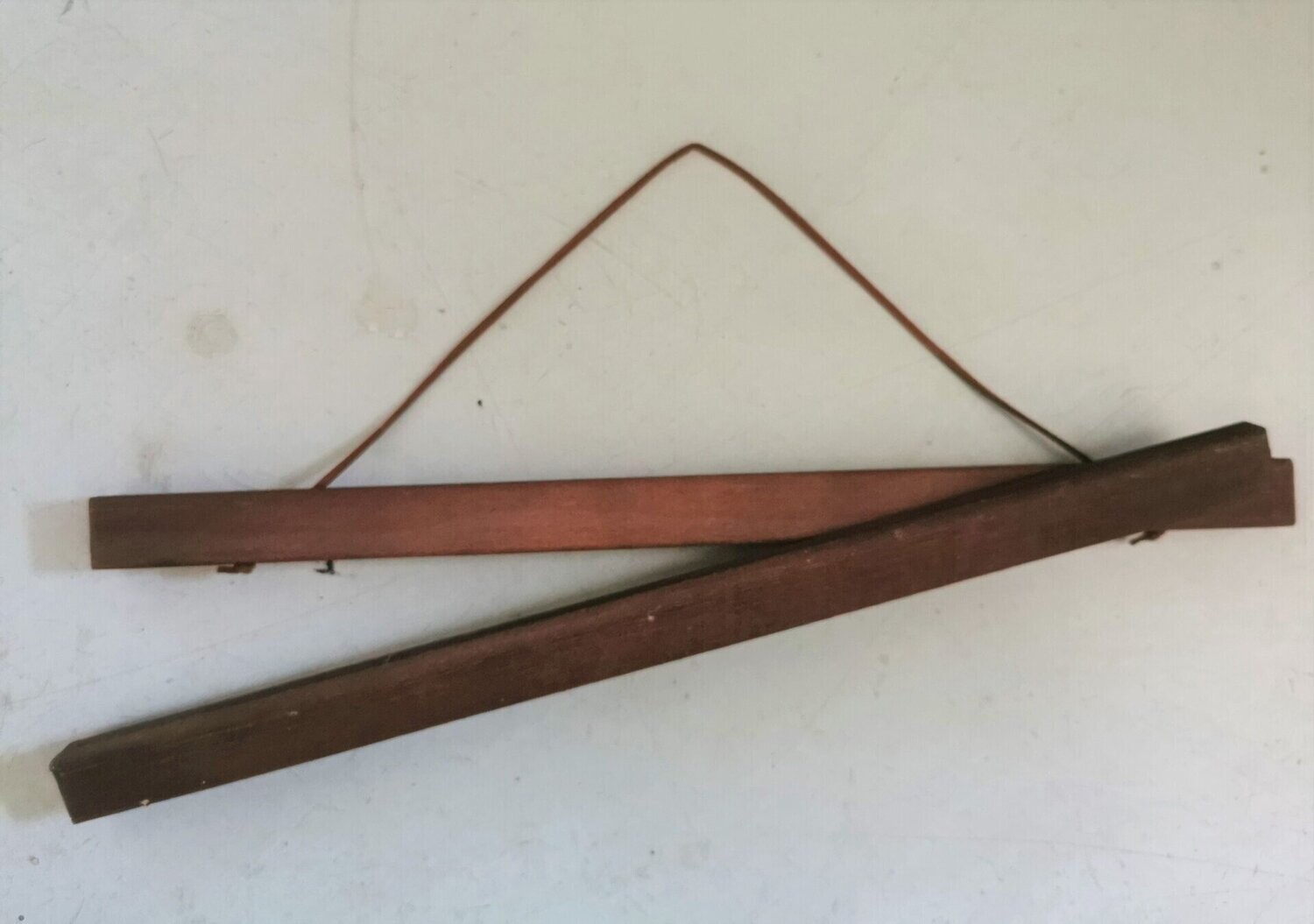 Magnetleiste für Poster, B35cm, Holz braun;  mit Baumwollschnurr