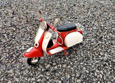 Motorrad Roller Oldtimer, Metall; L16cmB7cmH11cm; vintage rot/creme; used Look;