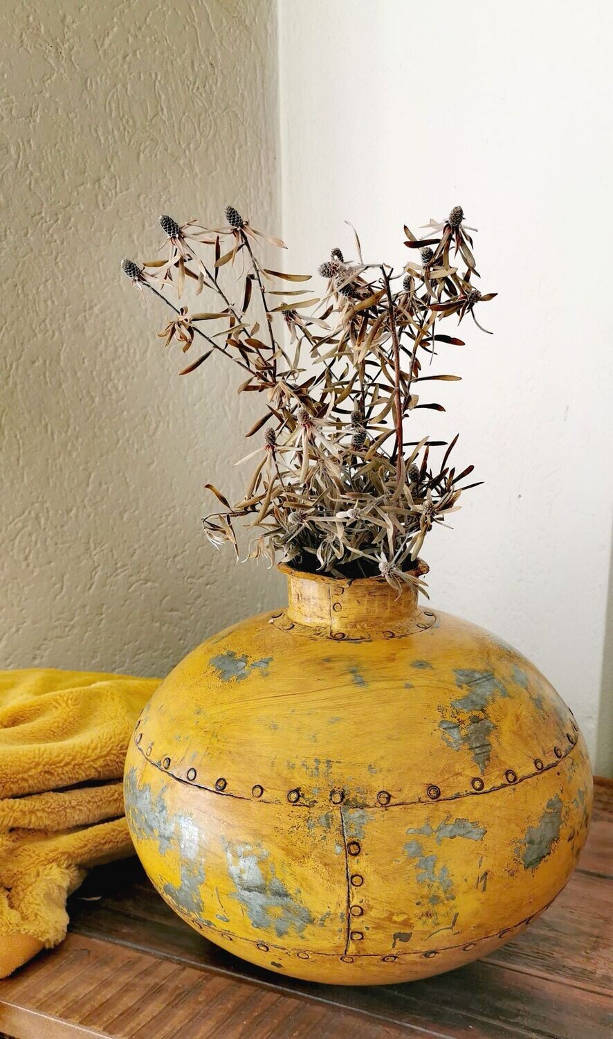 Vase Ballon Metall senffarben, used Optik; H33 dm36cm