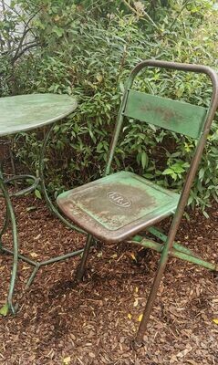 Stuhl Metall, klappbar; echt antik; H80cm Sitzfläche 33x34cm; vintage grün;/braun mit türkis unterlagert; NUR ABHOLUNG