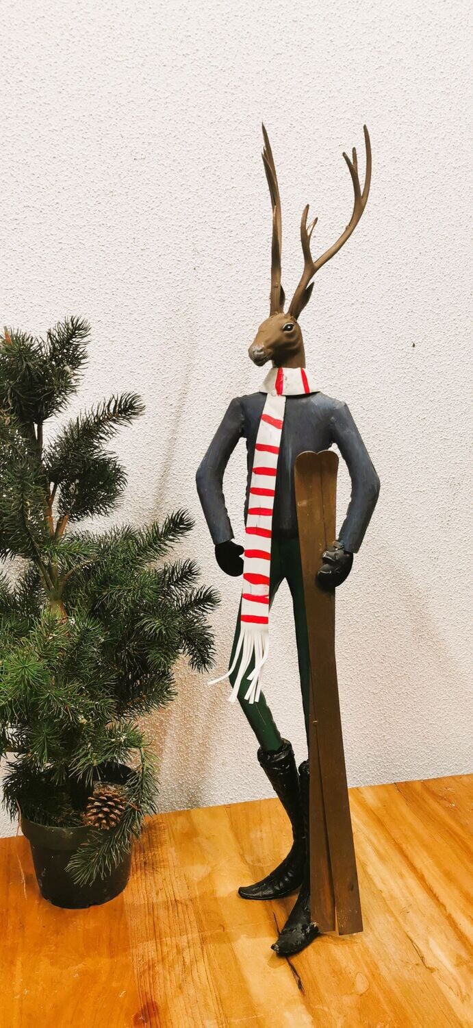 Hirsch Gustl, der Skifahrerposer Nr2; Metall handbemalt graublau/grün; H89cm B19cm T17cm; Vintageoptik
