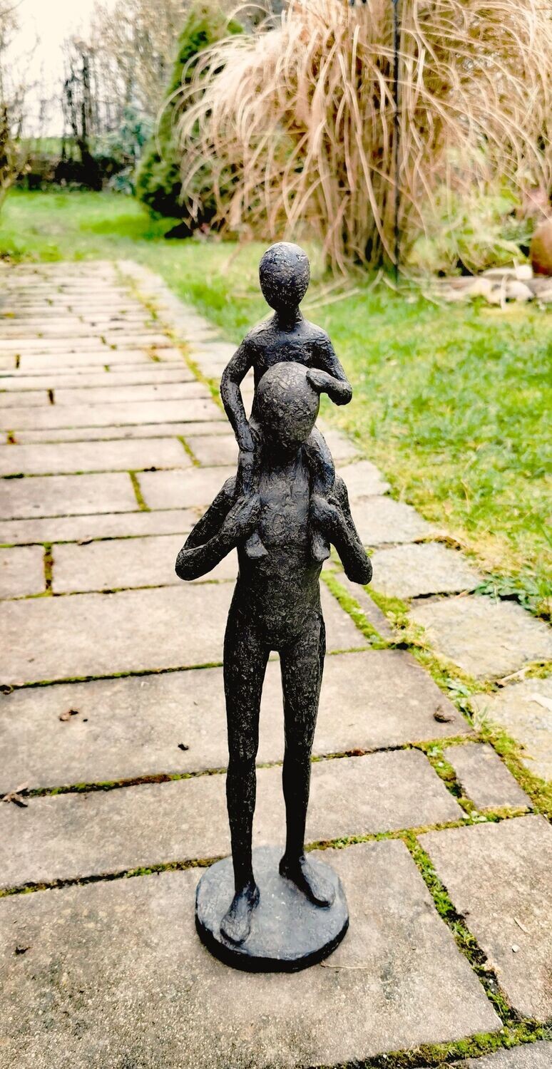 Figur Silhouette Mutter mit Kind, Kunstharz; unregelmäßige Struktur; H40cmB9,5cmT10cm; schwarzbraun beschichtet, auf Sockel