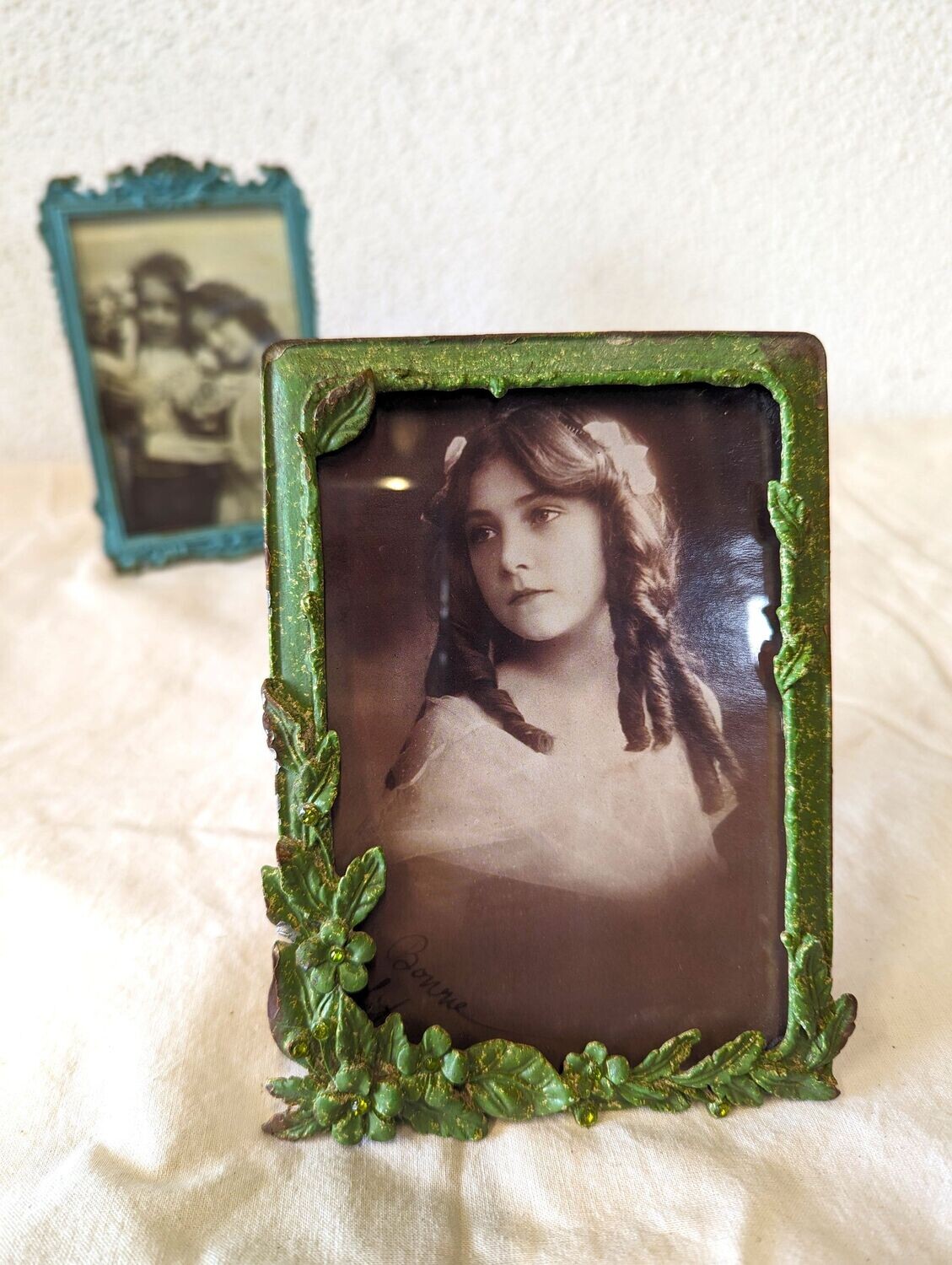 Fotorahmen Metall grasgrün vintage Optik; nur hochkant aufstellbar; Bildgröße 15x10cm