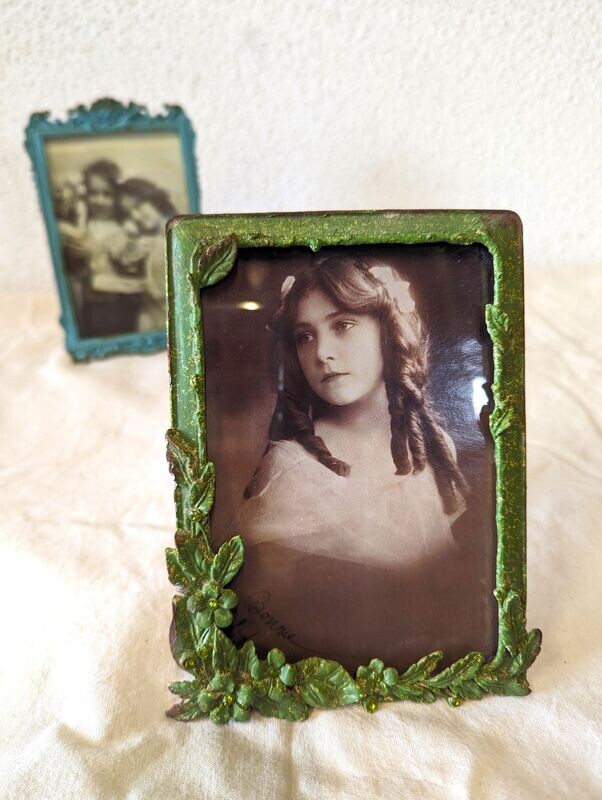 Fotorahmen Metall grasgrün vintage Optik; nur hochkant aufstellbar; Bildgröße 15x10cm
