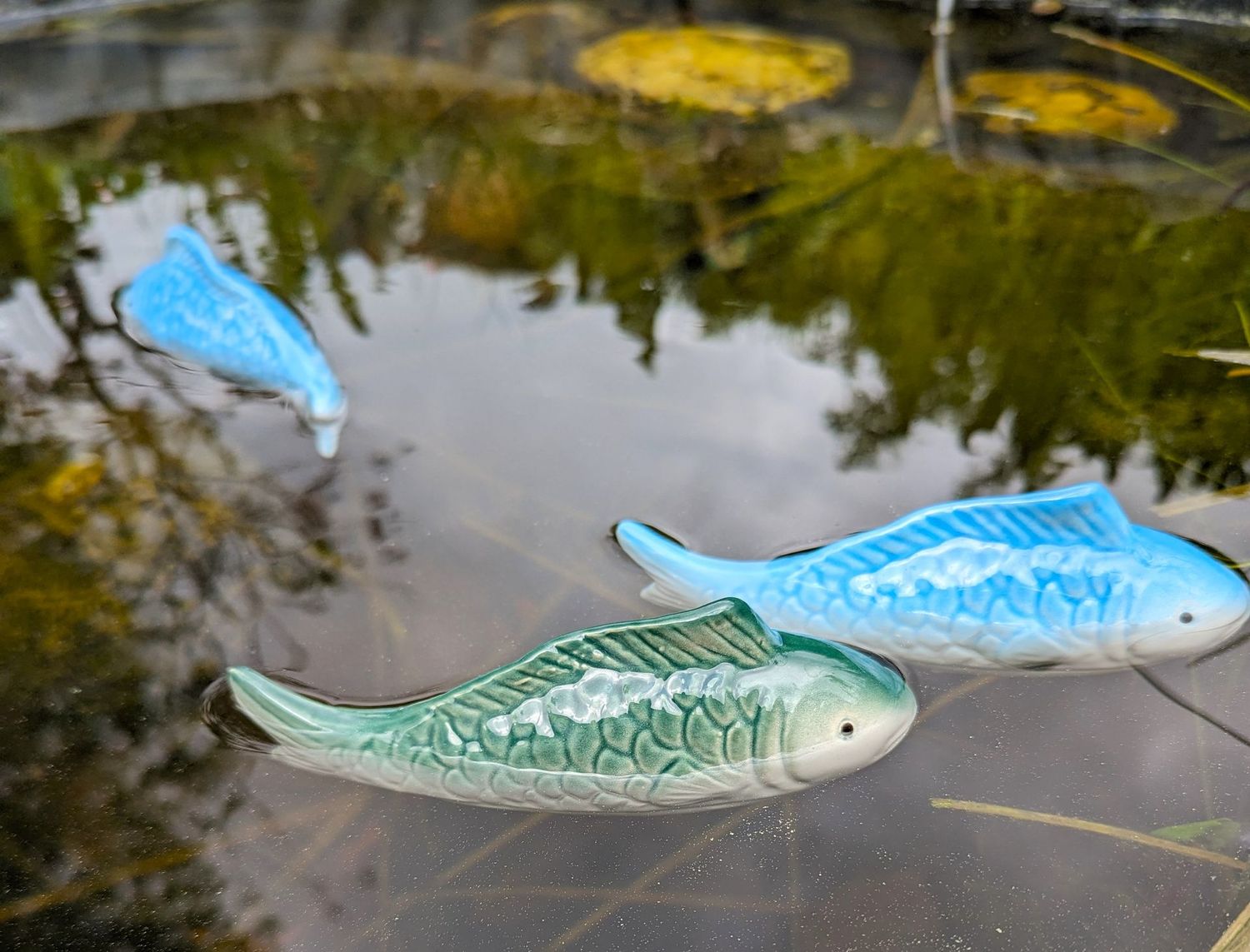 Schwimmfisch Porzellan; teichgrün/weiß; L16cm B4,5cm H6,5cm