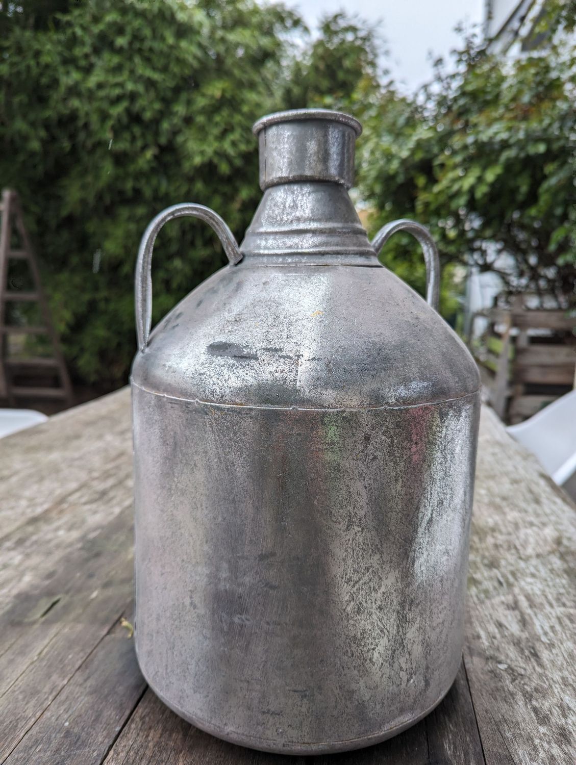 Vase/Bodenvase Leichtmetall versilbert; 2 Griffe; H40cm dm23cm; bedingt wasserdicht