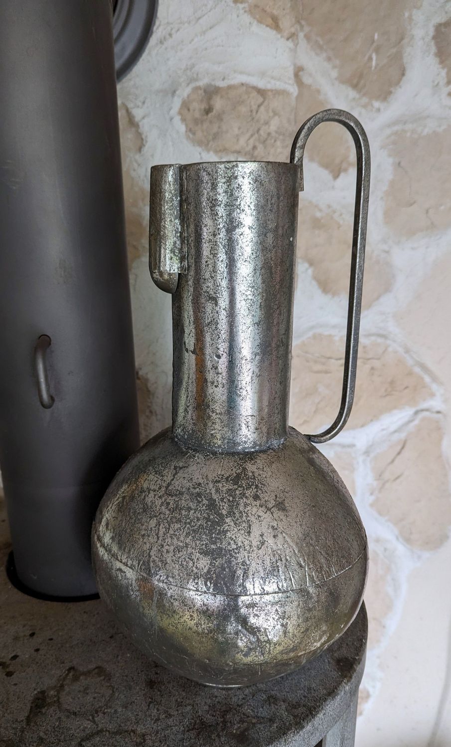 Vase/Bodenvase Leichtmetall versilbert; 1 Griff; "Ausschankvorrichtung"; H40cm dm23cm; bedingt wasserdicht