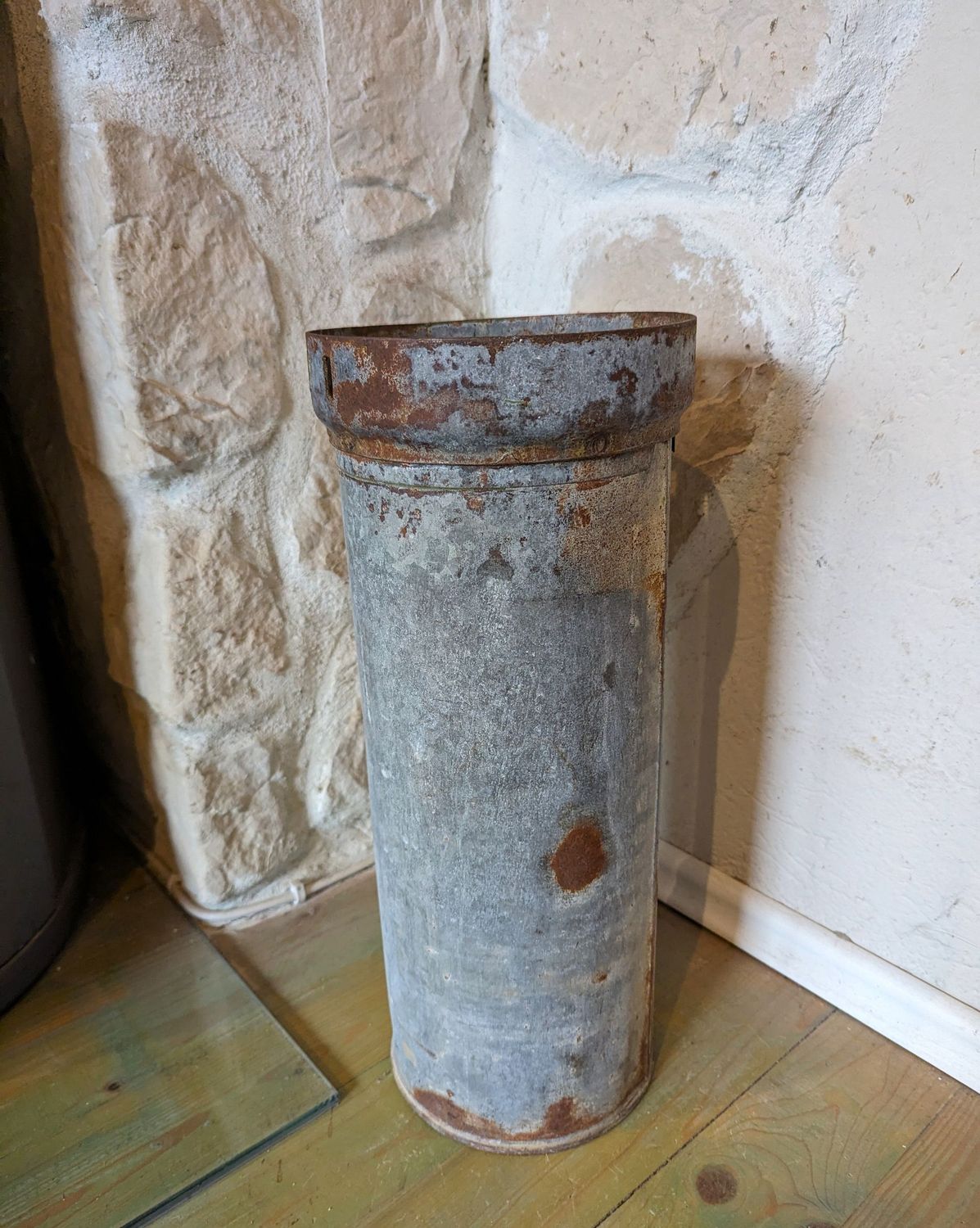 Metallständer antik, H47cm dm 19cm;