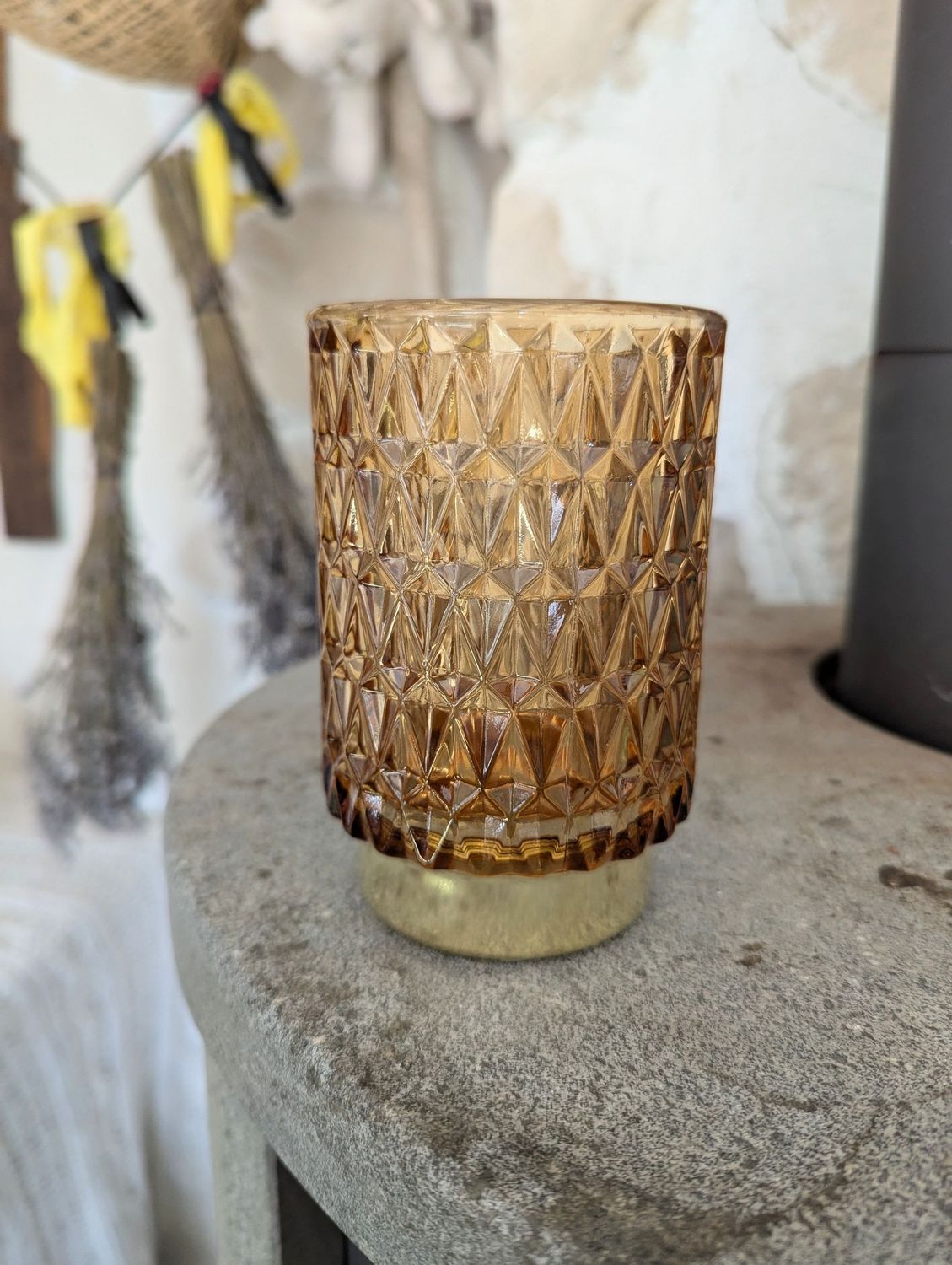 Windlicht Krinkl I aus strukturiertem Glas, goldbraun, H13cm Dm 8cm; goldumrandeter Glassockel