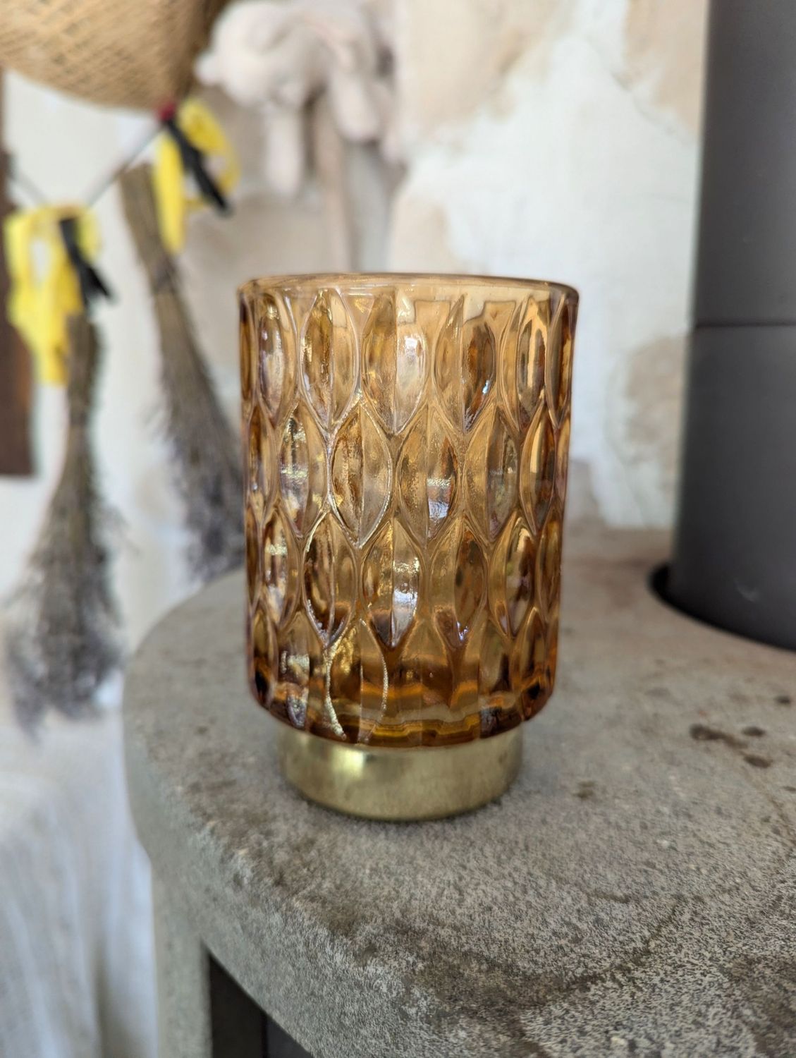 Windlicht Krinkl II aus strukturiertem Glas, goldbraun, H13cm Dm 8cm; goldumrandeter Glassockel