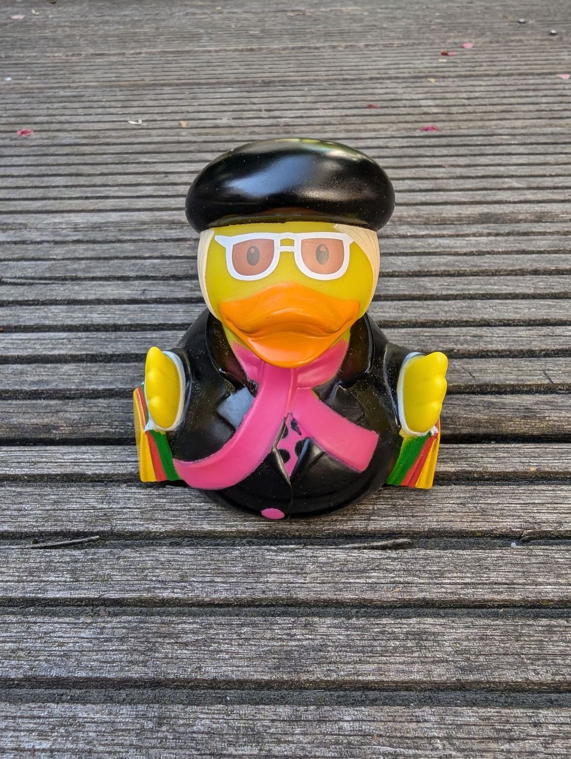 Quietschente "Shoppingduck"; H8cm B9cm L7,5cm