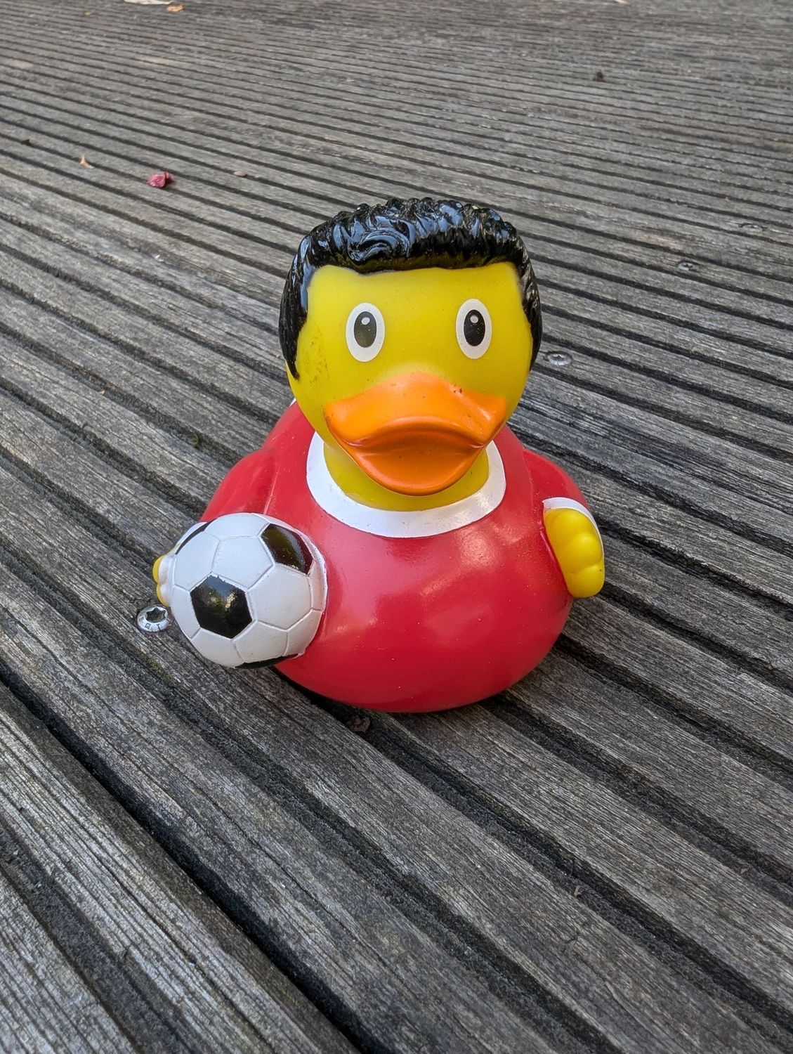 Quietschente "Fussballstar"; H8cm L9cm B7,5cm