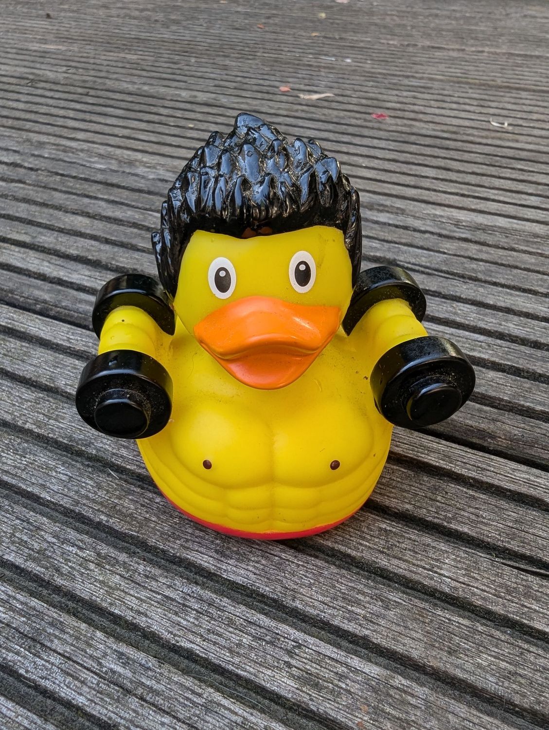 Quietschente "Bodybuilder"; H8cm L9cm B7,5cm