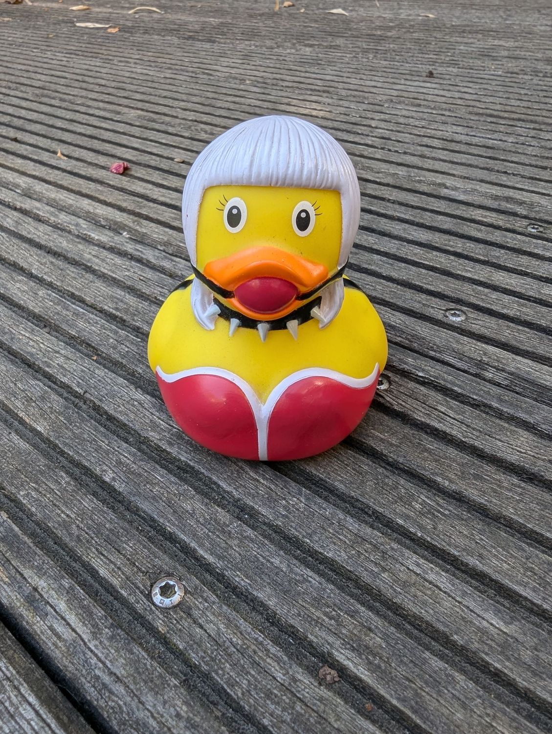 Quietschente "Bondage-Girl"; H8cm L9cm B7,5cm
