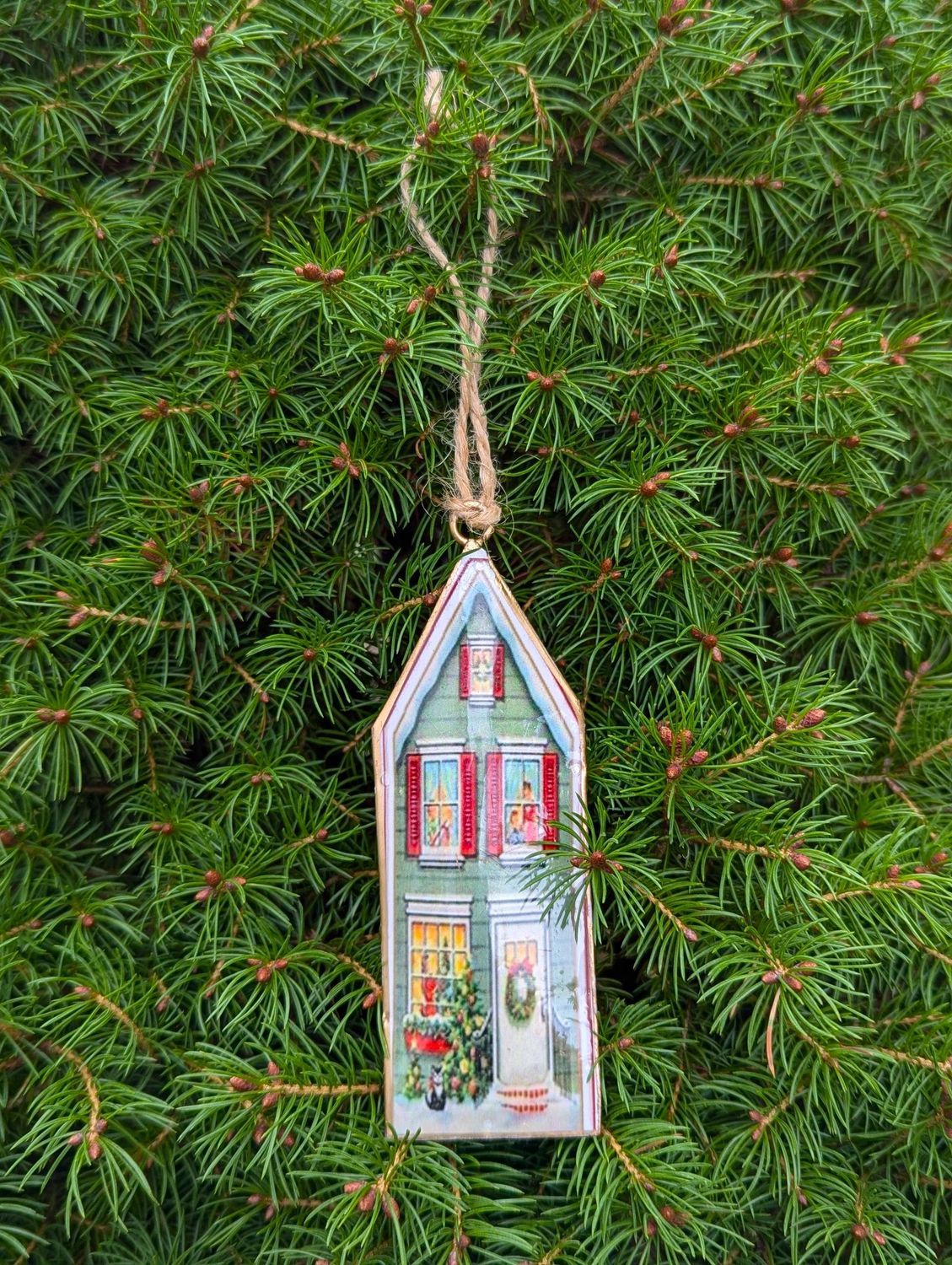 Nostalgischer Hänger weihnachtliches Haus, Metall, grün; beidseitig; mit Jutebändchen; H10cm B3,5cm T1cm