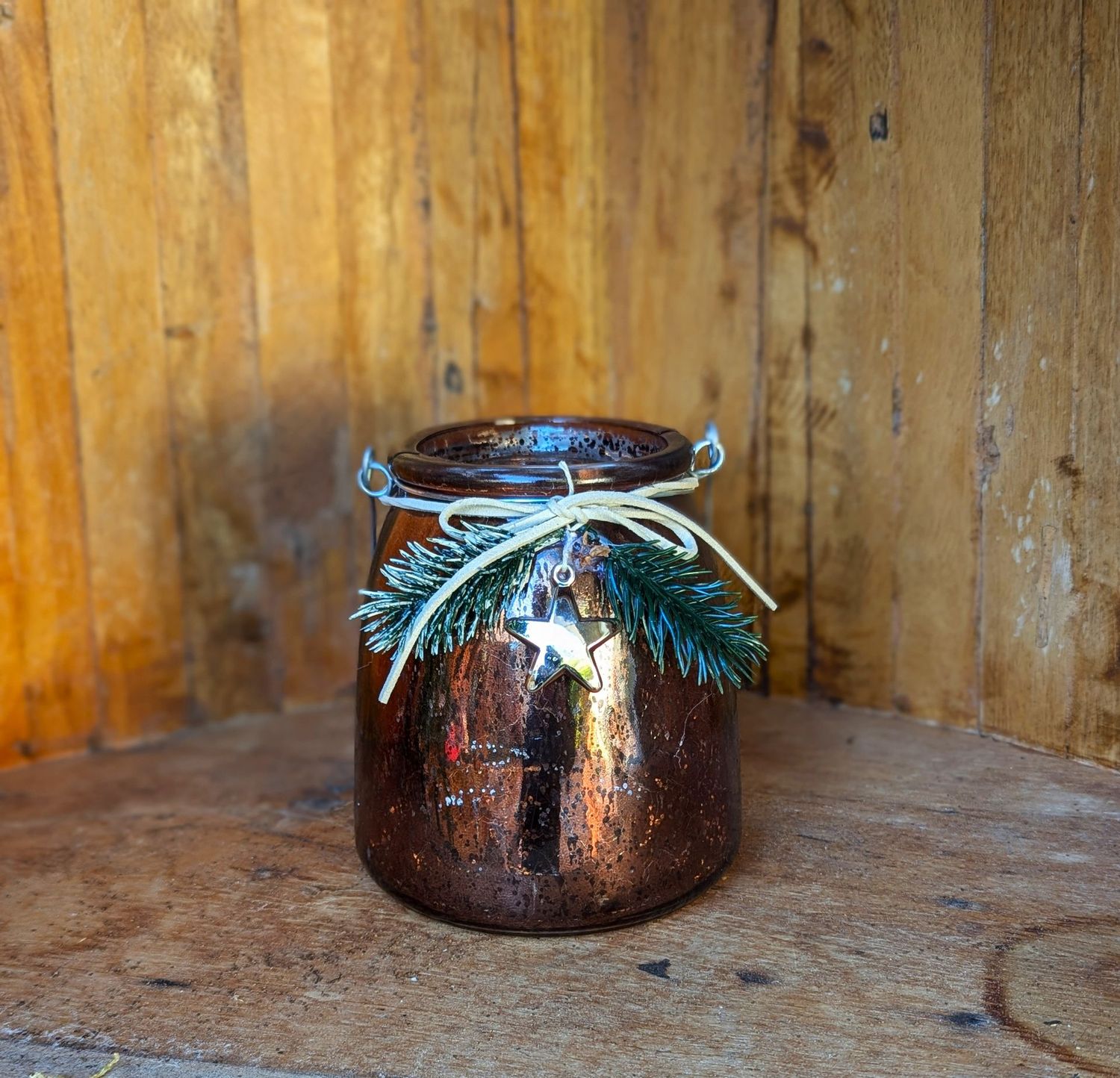 Windlicht Glas goldbraun, mit weihnachtlicher Deko, Metallhenkel; zum Hängen und Stellen: H12,5cm Dm 7-11cm