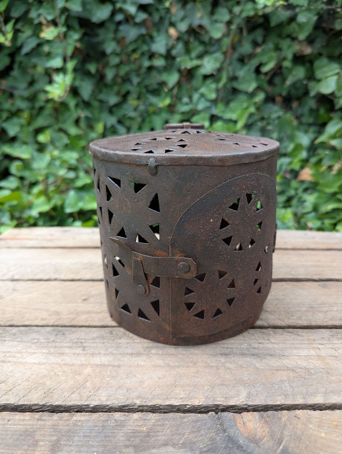 Windlicht/Laterne braun Metall; mit Türe; zum Hängen/Stellen; Used Optik; H 14,5cm Dm 13,5cm