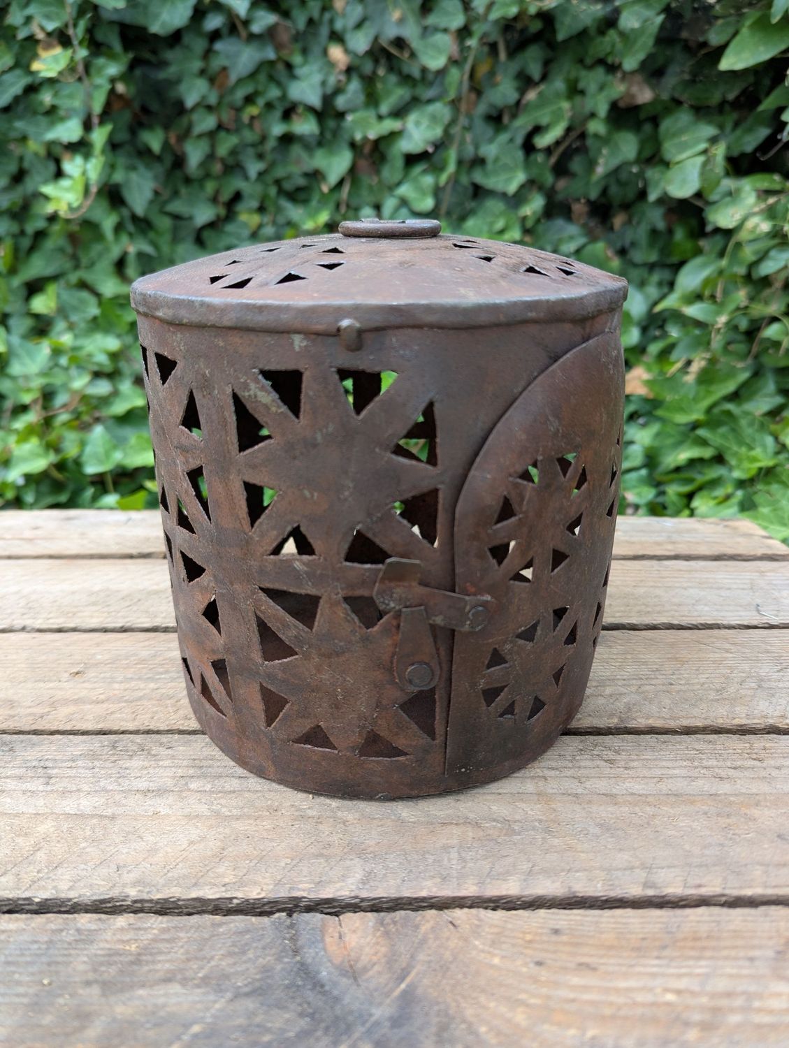 Windlicht/Laterne braun Metall; mit Türe; zum Hängen/Stellen; Used Optik; H 19cm Dm 18cm