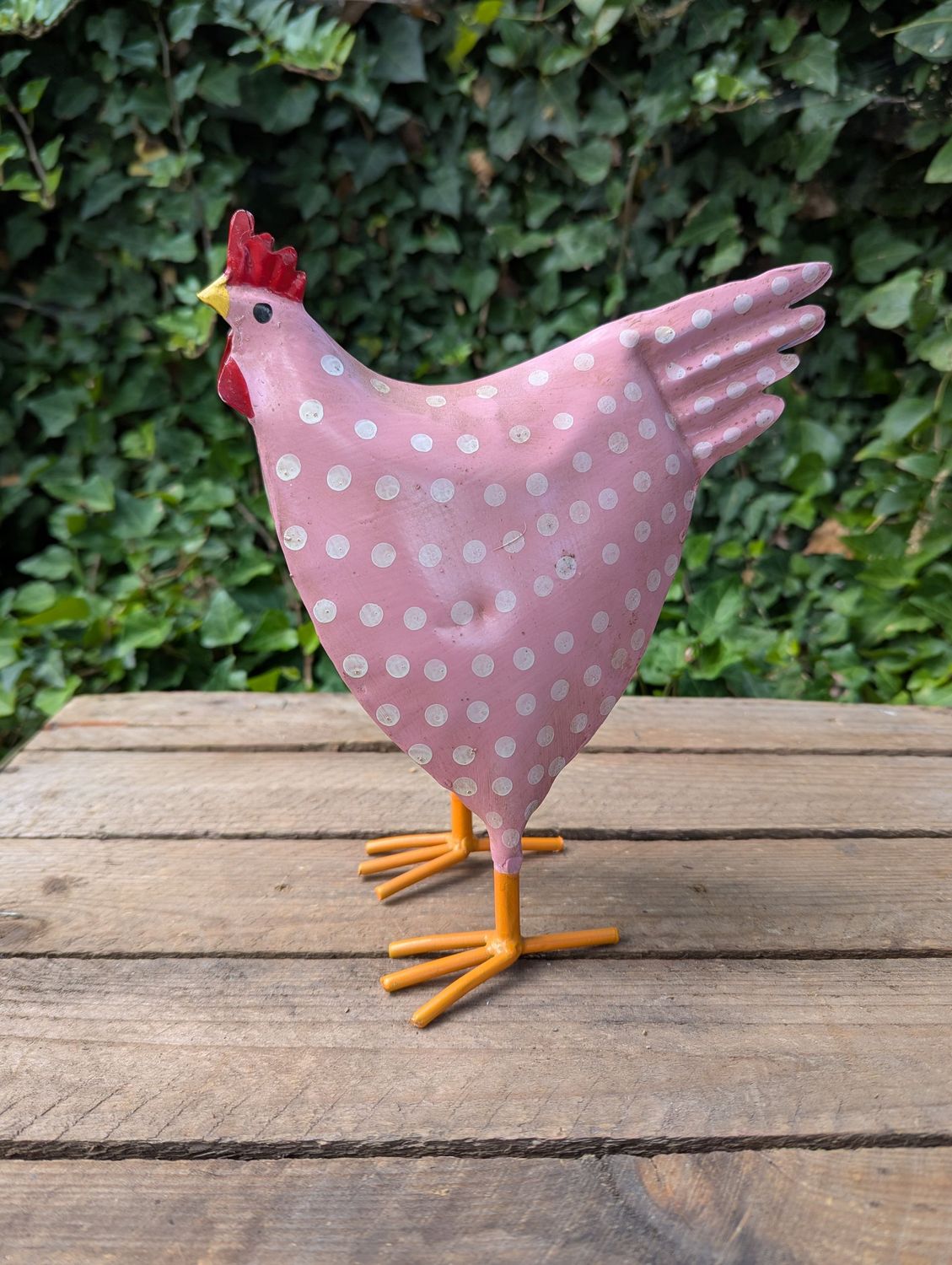 Dekofigur Huhn Metall hellrosé, weiße Punkte; H 23cm L 19,5cm T 7-10cm