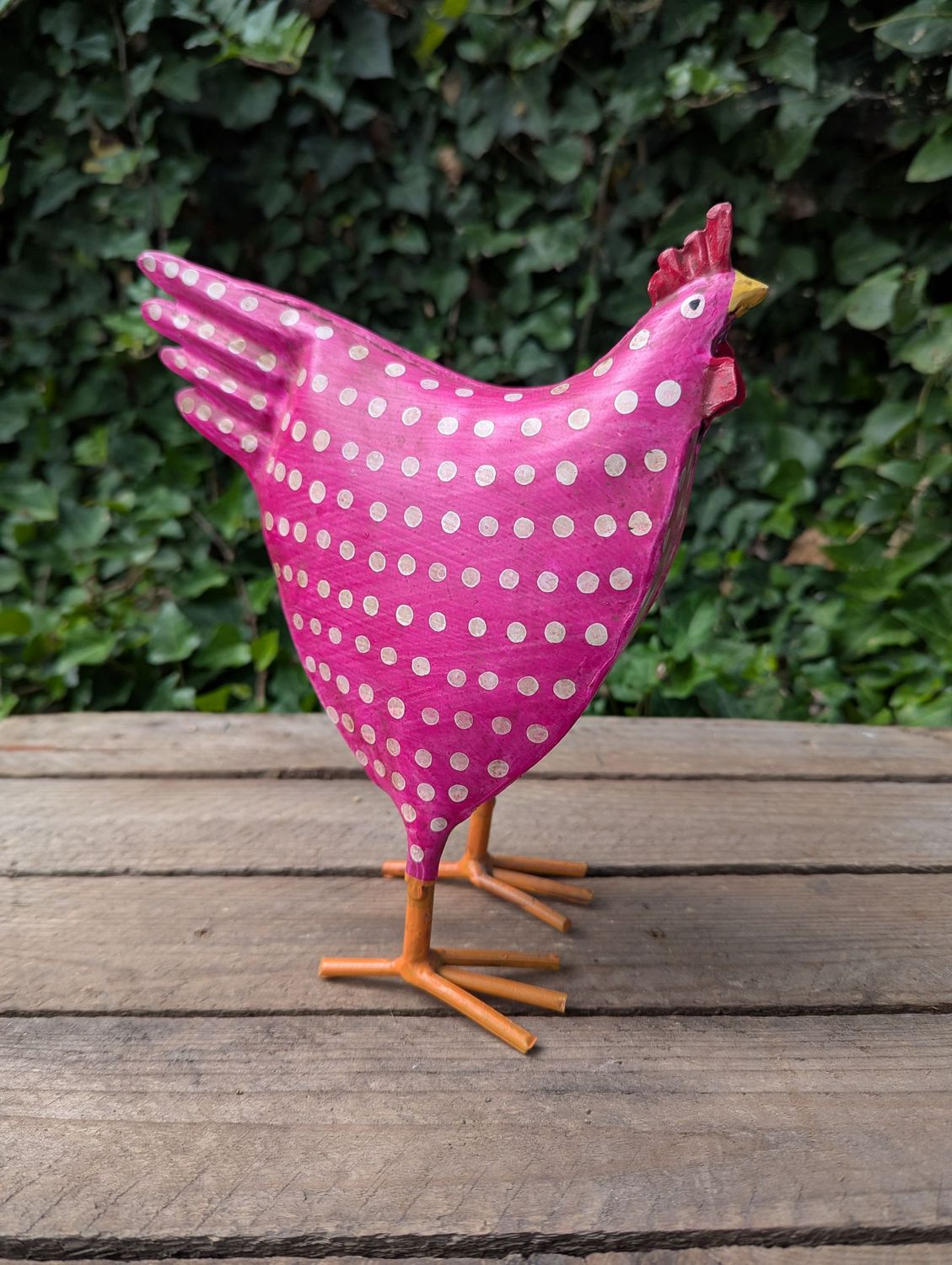 Dekofigur Huhn Metall pink, weiße Punkte; H 23cm L 19,5cm T 7-10cm
