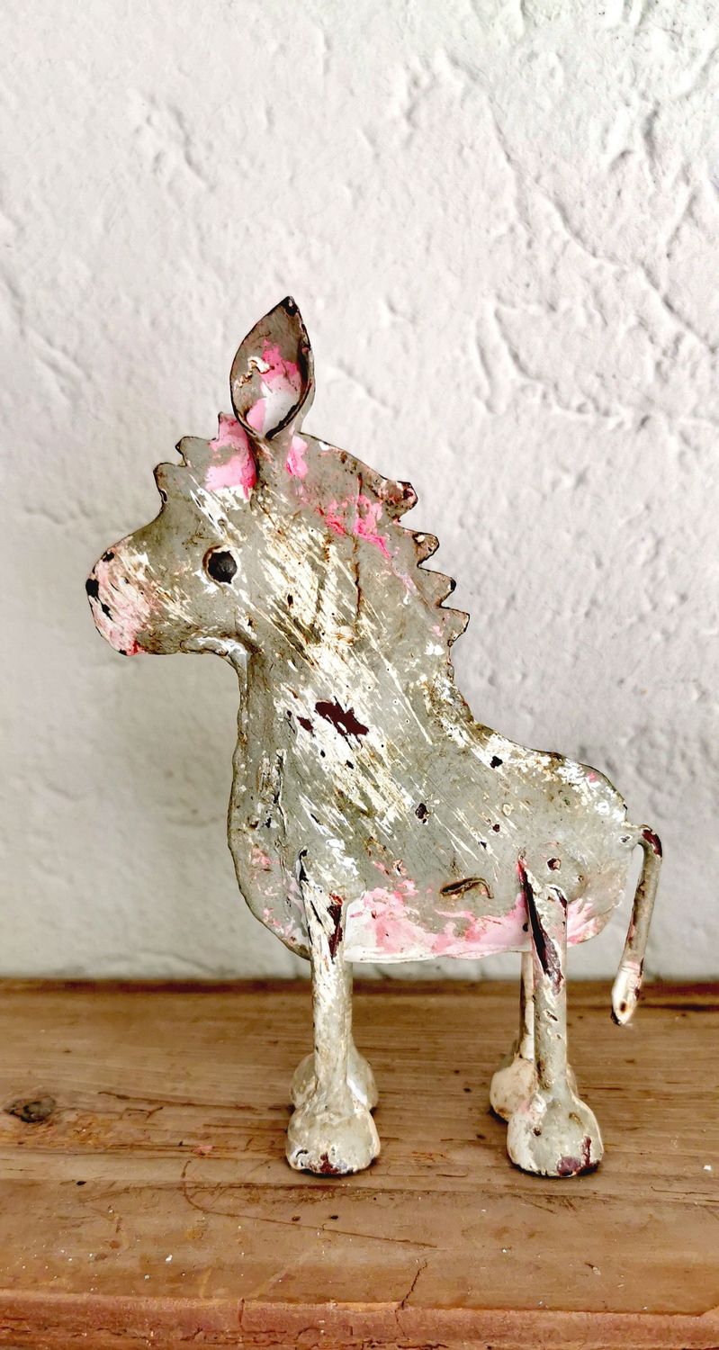 Figur Esel Maritte; Metall grau-rosa, used Optik; H15,5cm B3,5cm L11,5cm;