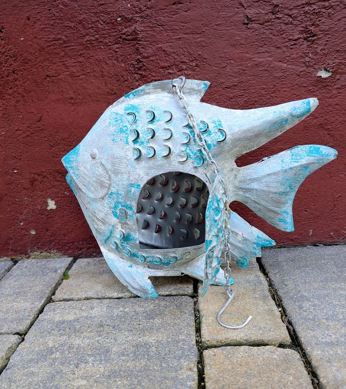 Fisch Windlicht zum Hängen, Metall; silber mit türkisen Akzenten; H29cm B,5-12cm L34cm; Fisch Windlicht zum Hängen, Metall; silber mit türkisen Akzenten; H29cm B,5-12cm L34cm;