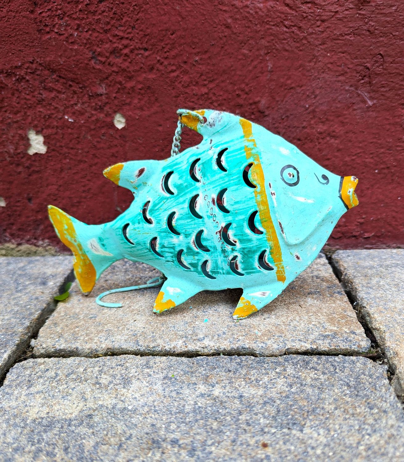 Fisch Windlicht zum Hängen, Metall; helltürkis mit orangen Akzenten; H29cm B,5-12cm L34cm;