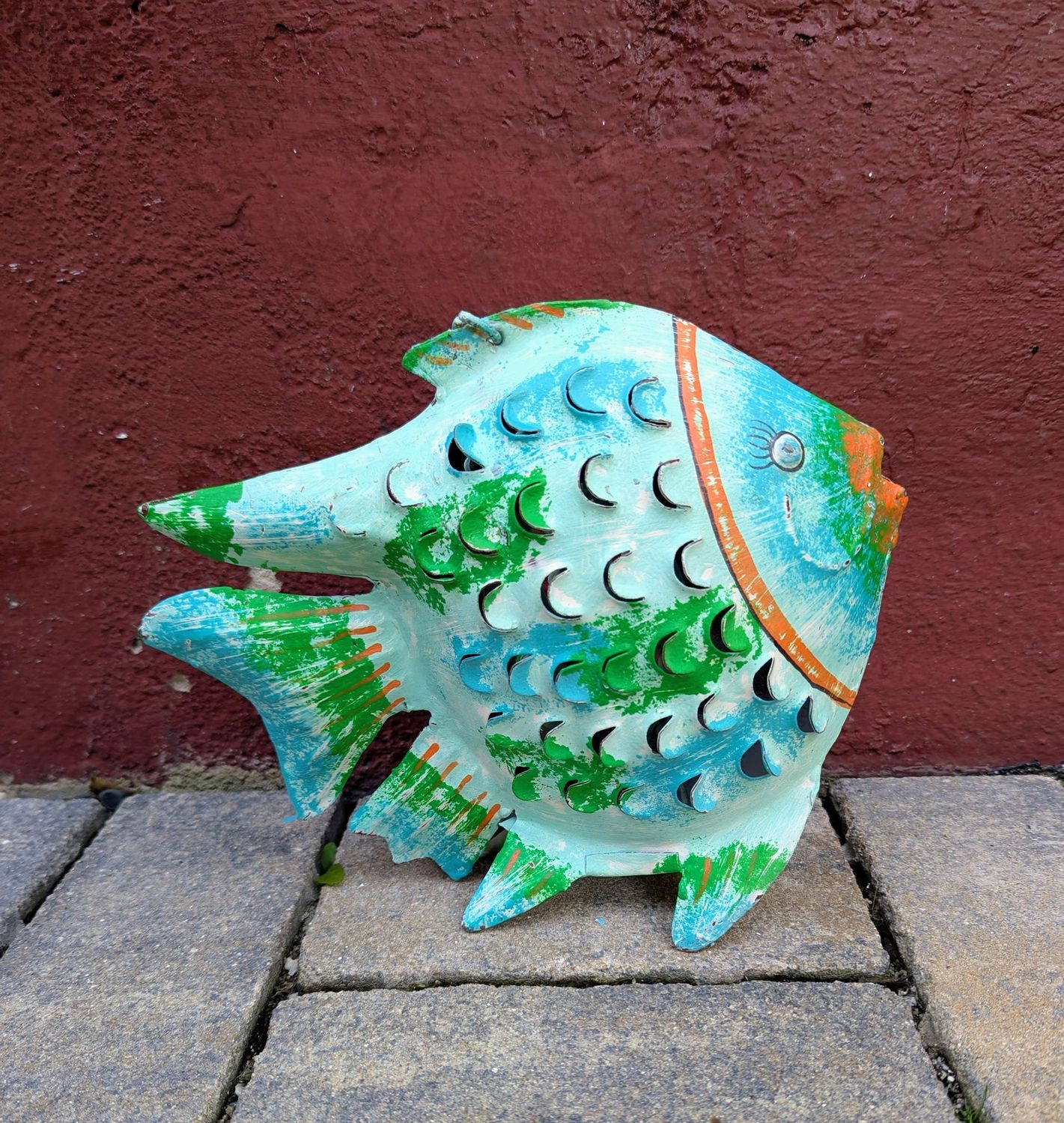 Fisch Discus Windlicht, zum Hängen; Metall, pastellgrün mit blauen und grünen Akzenten;  H20,5cm B6,5-7,5cm L26,5cm;