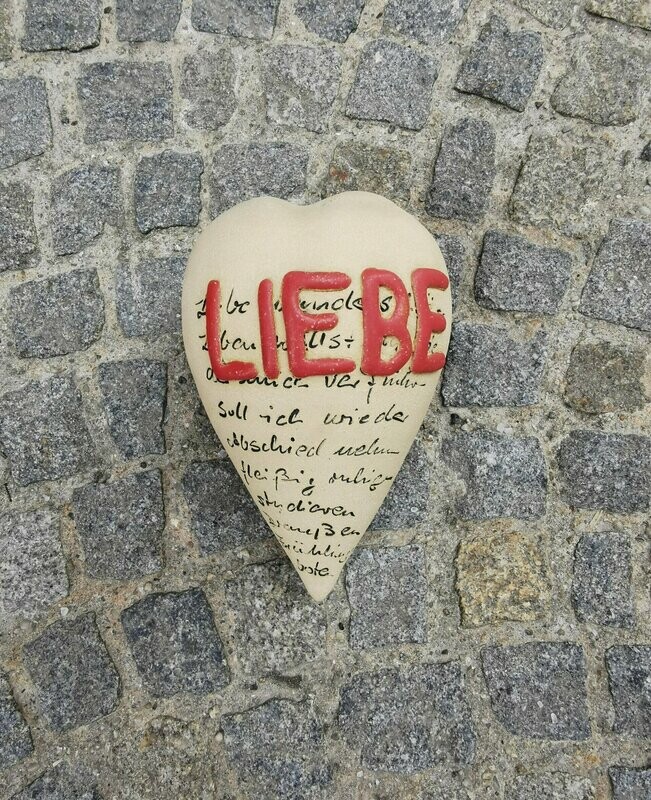 Herz Liebesgedicht, ca. H10cm B14cm L21cm, Keramik; SONDERPREIS statt 69,50 Herz Liebesgedicht, ca. H10cm B14cm L21cm, Keramik; SONDERPREIS statt 69,50