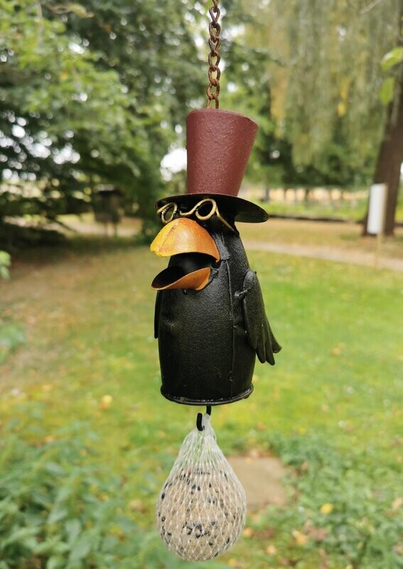 Meisenknödelhalter Dr. Dr. Schossak; Metall; H18cm T10cm B7cm; Kettenlänge 18cm; schwarz Meisenknödelhalter Dr. Dr. Schossak; Metall; H18cm T10cm B7cm; Kettenlänge 18cm; schwarz