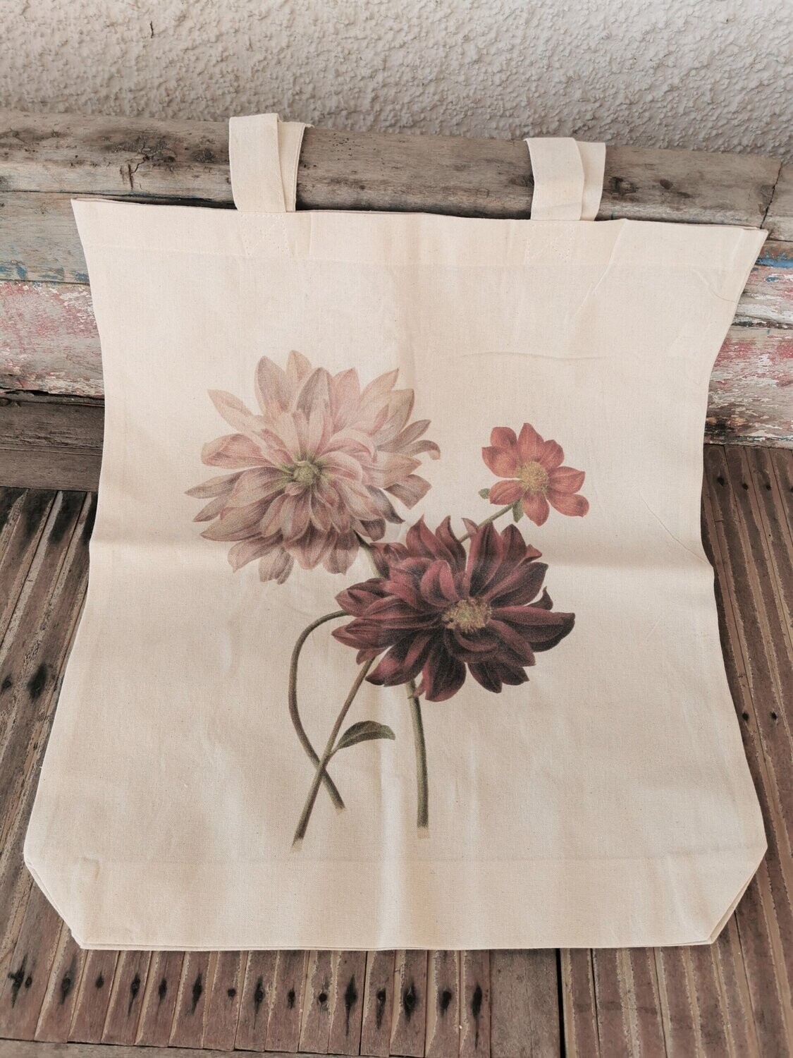 Tasche Stoff mit Dahlien, Standardgröße H38,5cm B37,5cm T7,5cm; Farbdruck, waschbar; Henkellänge27cm; Tasche Stoff mit Dahlien, Standardgröße H38,5cm B37,5cm T7,5cm; Farbdruck, waschbar; Henkellänge27cm;