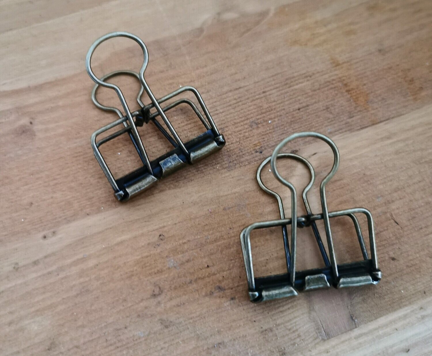 Clip für Karten zum Aufhängen; Metall bronze; ca. 4x4cm; Doppelpack