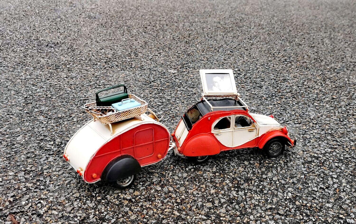 Auto Ente mit Wohnwagen Oldtimer, Metall; L36cmB9cmH14cm; rot/creme; used Look; mit Bilderrahmenfunktion