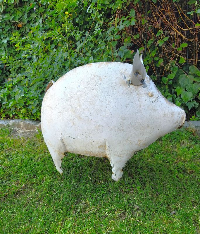Dekoschwein korsische Rennsau, Metall, cremeweiß, used Optik; H43cm B21cm L49cm Dekoschwein korsische Rennsau, Metall, cremeweiß, used Optik; H43cm B21cm L49cm