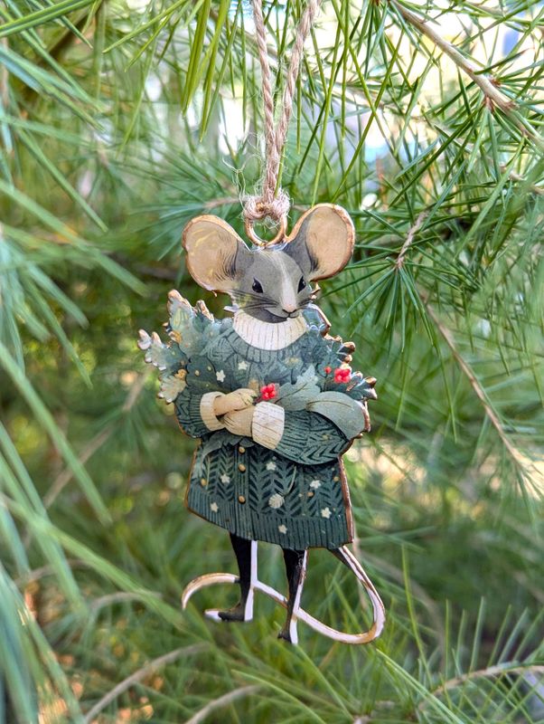 Nostalgischer Hänger Weihnachtsmaus Frau Eschenweil; Metall; 2 seitig; in diversen Grüntönen; H10cm B4-5,5cm T0,5cm Nostalgischer Hänger Weihnachtsmaus Frau Eschenweil; Metall; 2 seitig; in diversen Grüntönen; H10cm B4-5,5cm T0,5cm