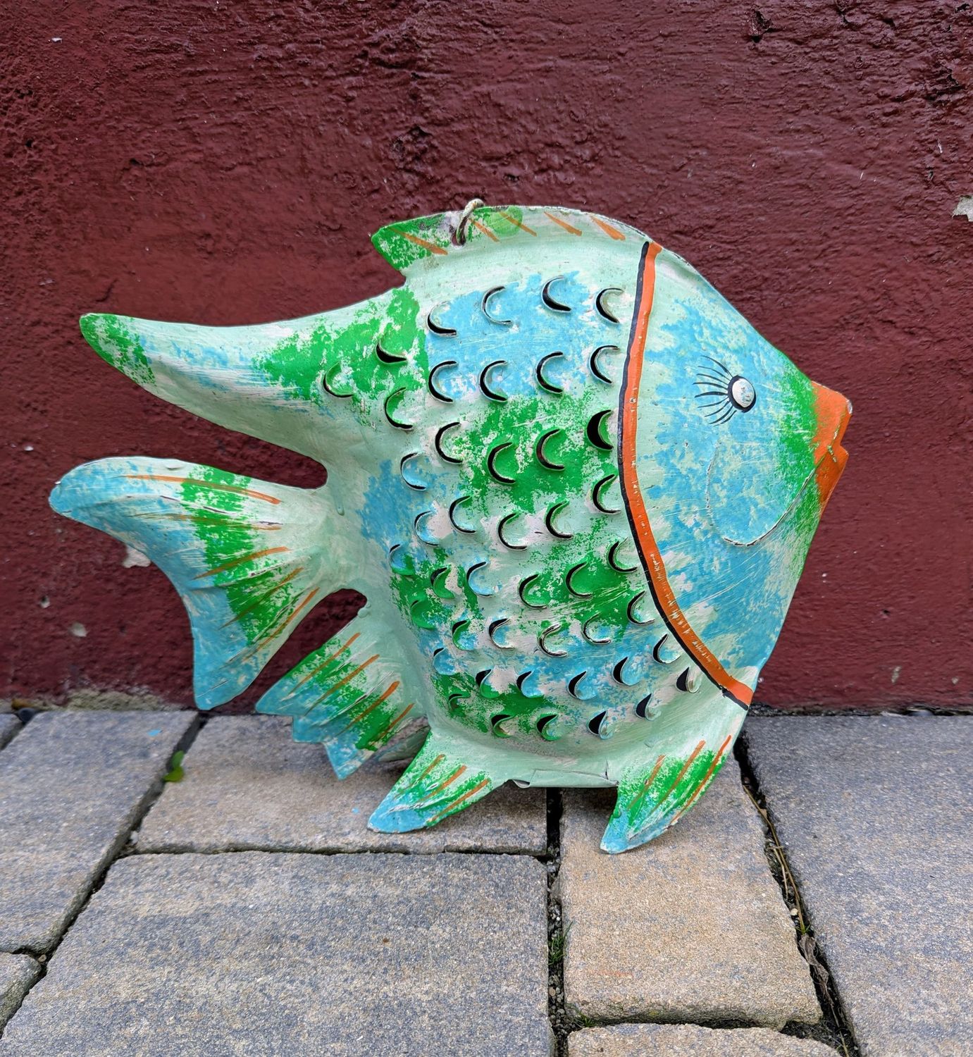 Fisch Windlicht zum Hängen, Metall; türkis mit orangen und grünen Akzenten; H29cm B,5-12cm L34cm;