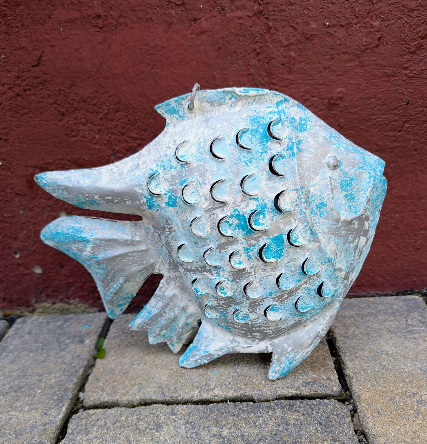 Fisch Discus Windlicht, zum Hängen; Metall, silber mit türkisen Akzenten; H20,5cm B6,5-7,5cm L26,5cm; Fisch Discus Windlicht, zum Hängen; Metall, silber mit türkisen Akzenten; H20,5cm B6,5-7,5cm L26,5cm;