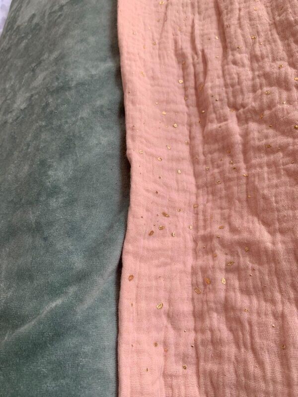 Couverture double gaze rose à pois dorés velour de coton vert amande
