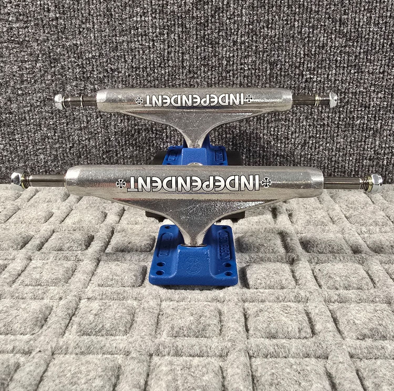 Independent Stage 11 Bar Cross Logo Trucks 159
