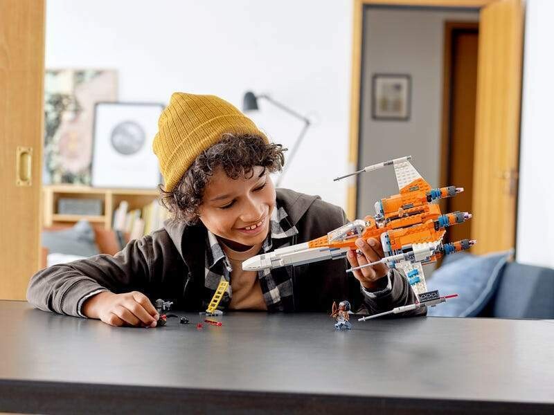 Poe Dameron&#39;s X-wing Fighter™