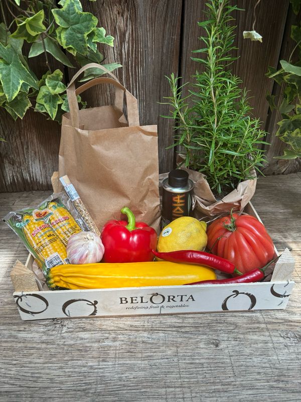 Obst- und Gemüsekiste der Saison