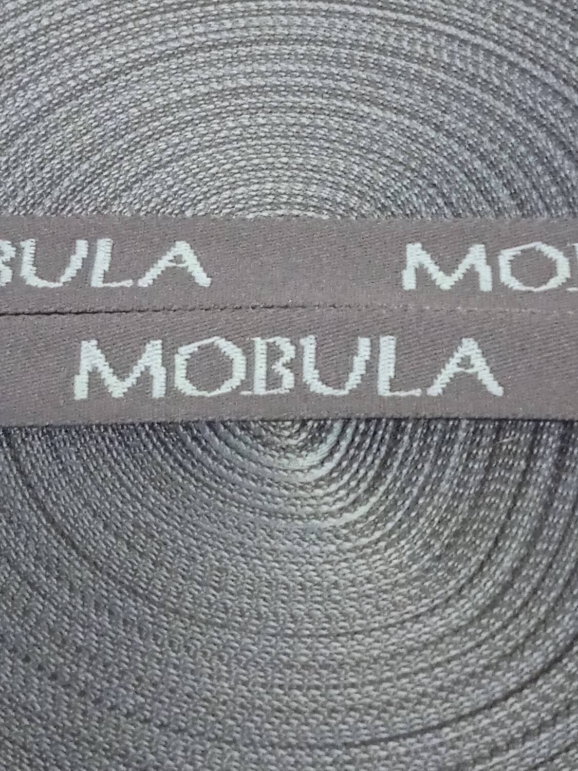 Лента ременнпя 20мм с логотипом MOBULA ( сизо/черный)
