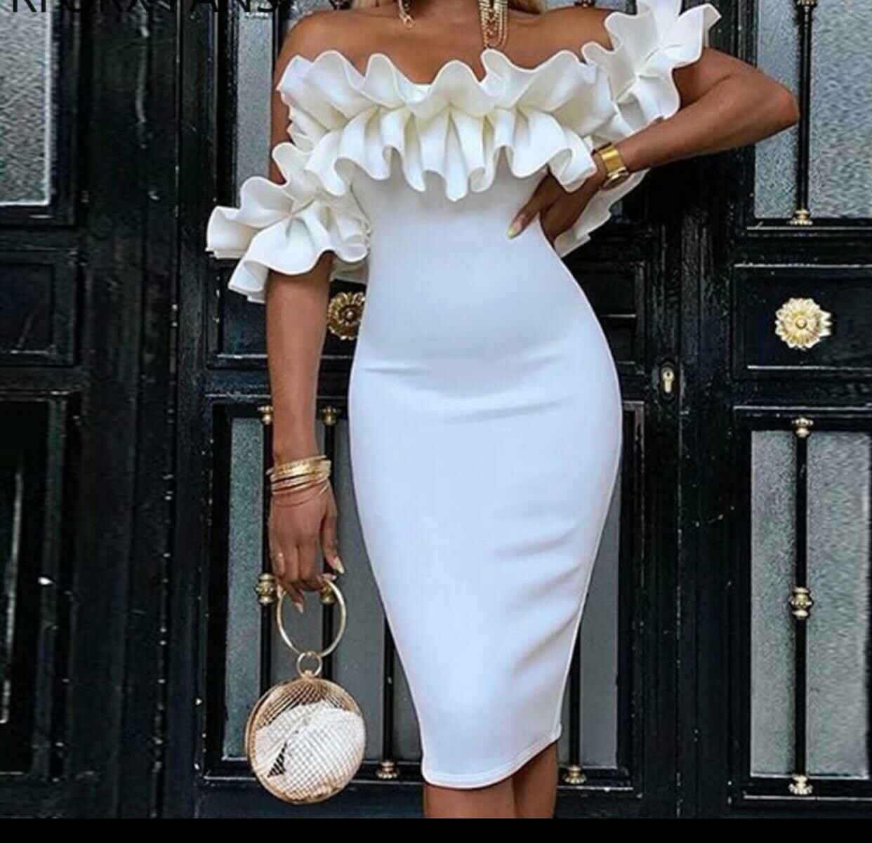 Robe moulante à épaule dénudée
