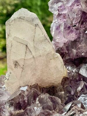 Amethystdruse mit Rosa Calcit