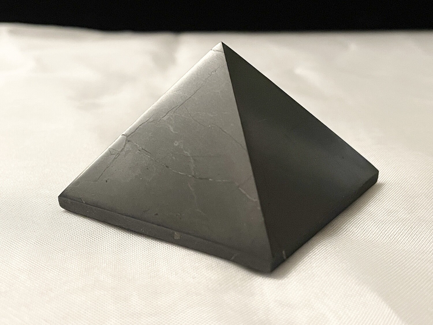 Schungit Pyramide 44 - 48 mm