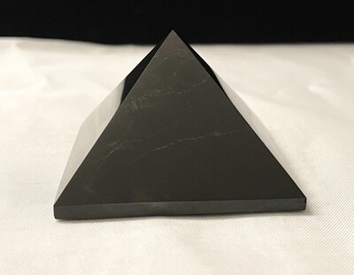 Schungit Pyramide 50 - 53 mm