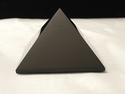 Schungit Pyramide 60 - 65 mm
